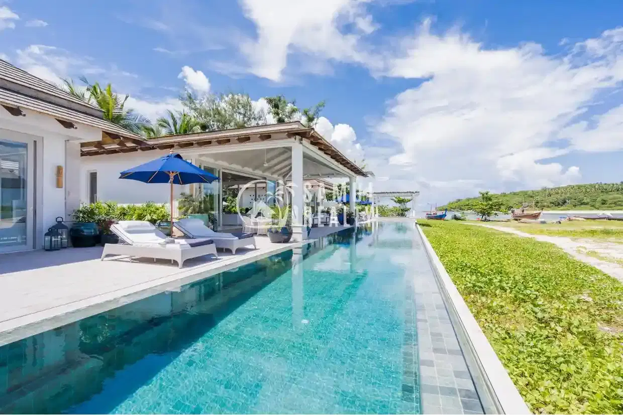Beachfront 4BR Pool Villa Chaweng
