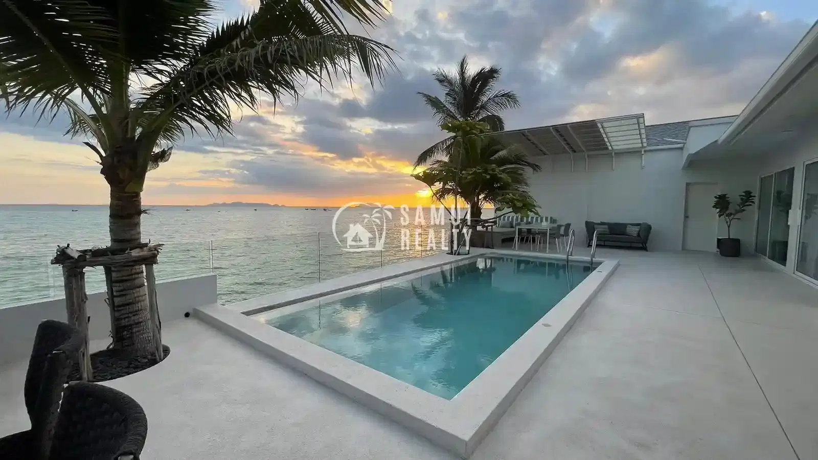 3BR Beachfront Pool Villa Maenam