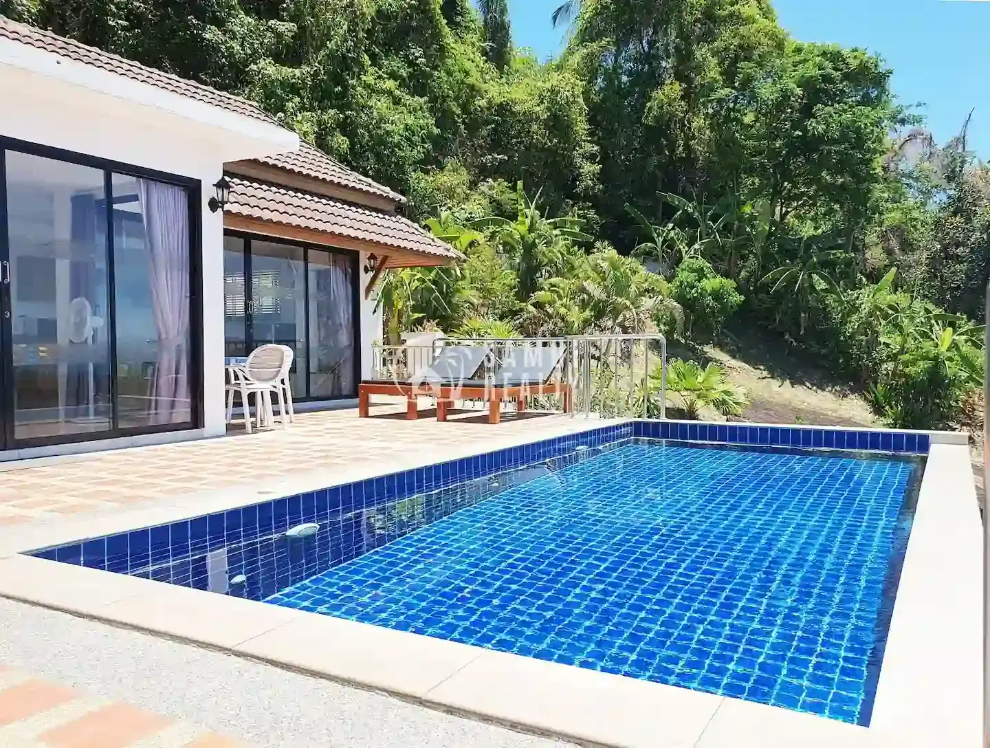 Villa with Great Sea View – Maenam