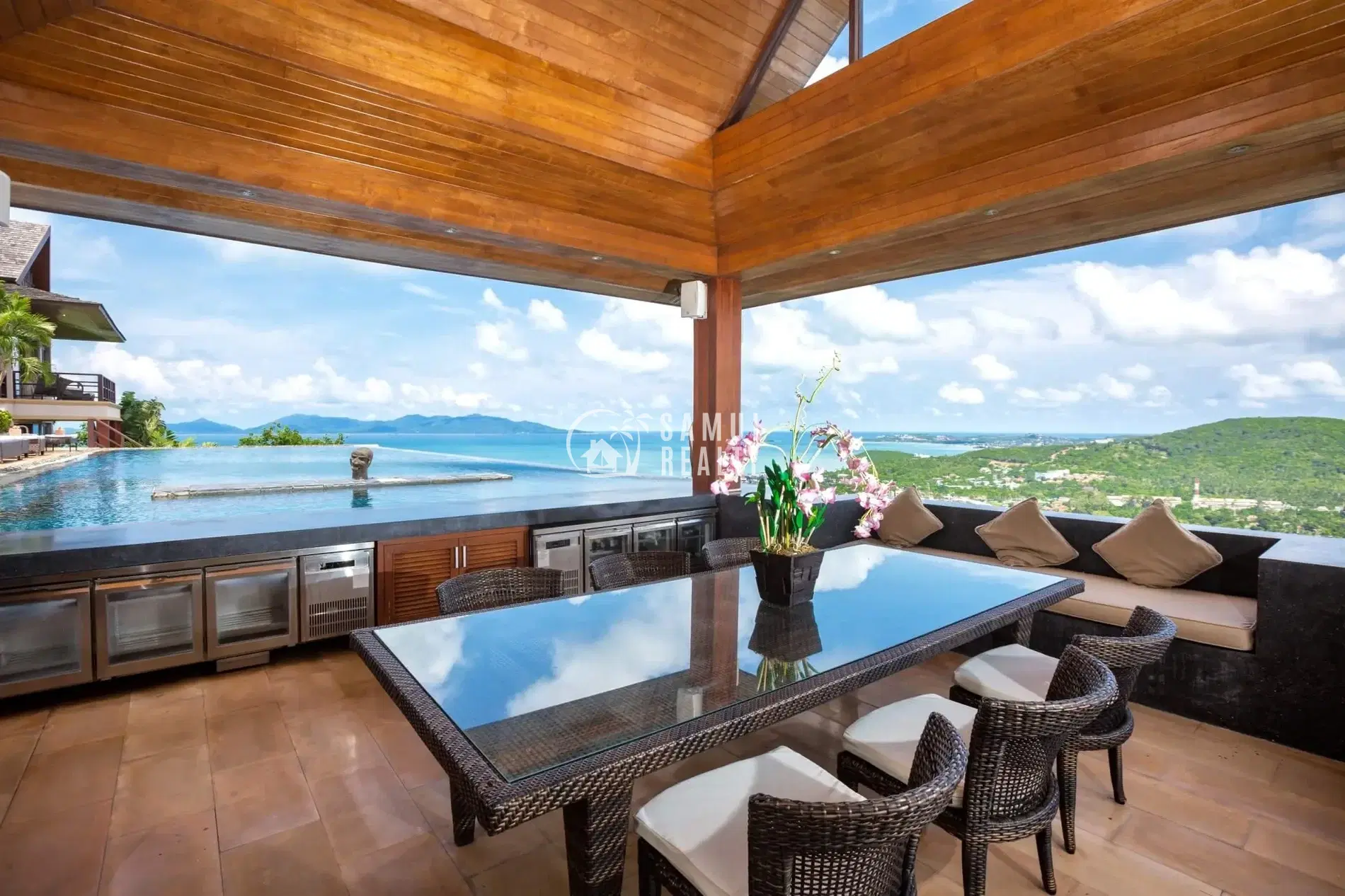 Hilltop Haven: Luxe Living Meets Endless Horizons