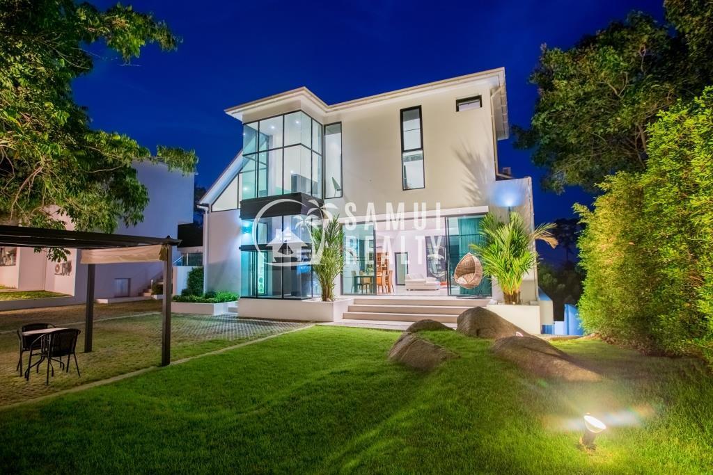 Modern Luxury Villa with Infinity Pool in Serene Lamai