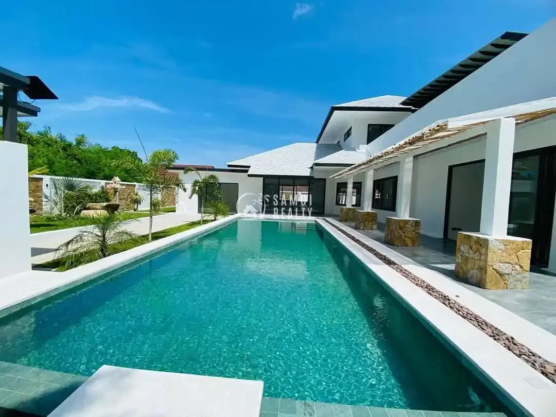 Luxurious Bangrak 16M Villa: 4-Bed Modern Paradise with Pool & Garden in Koh Samui