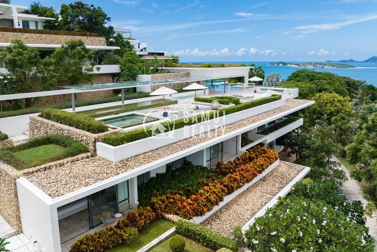 Grand Horizon Villa: Coastal Elegance