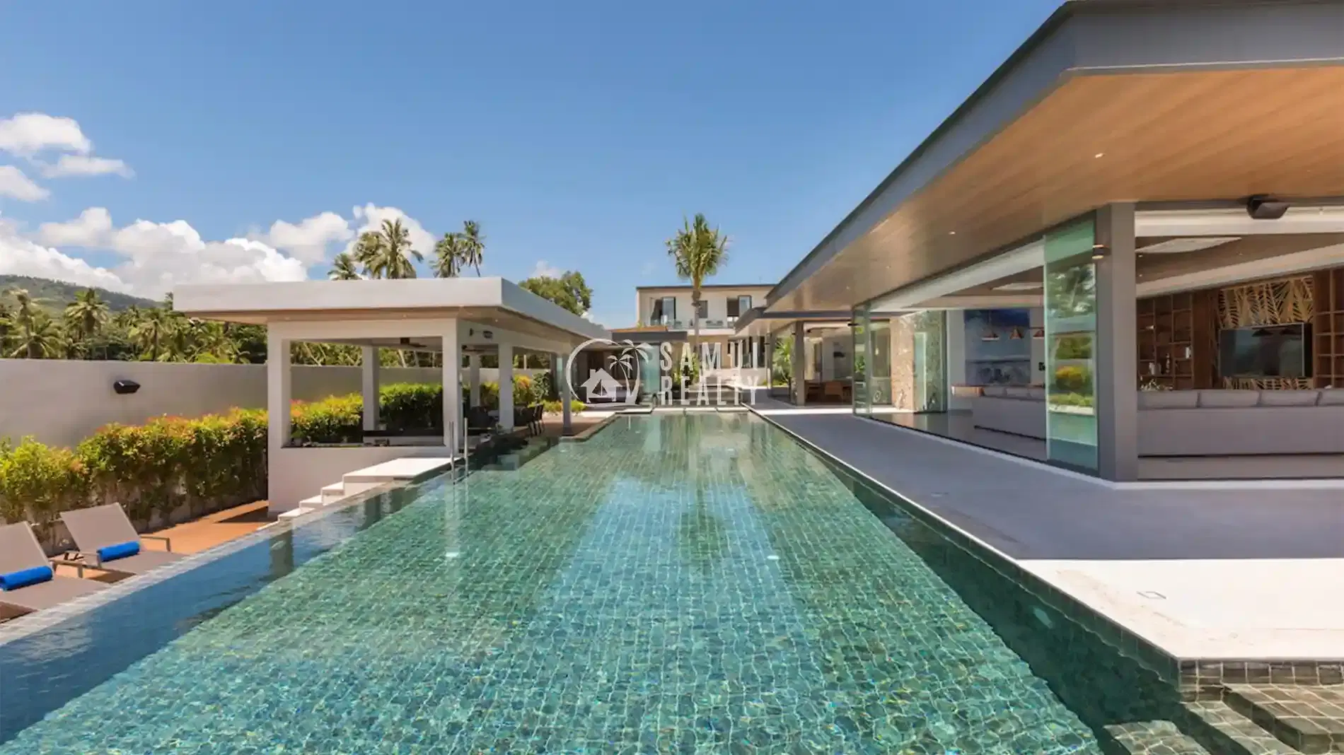 Luxurious 6-Bedroom Beachfront Villa with Spectacular Sea Views in Laem Sor
